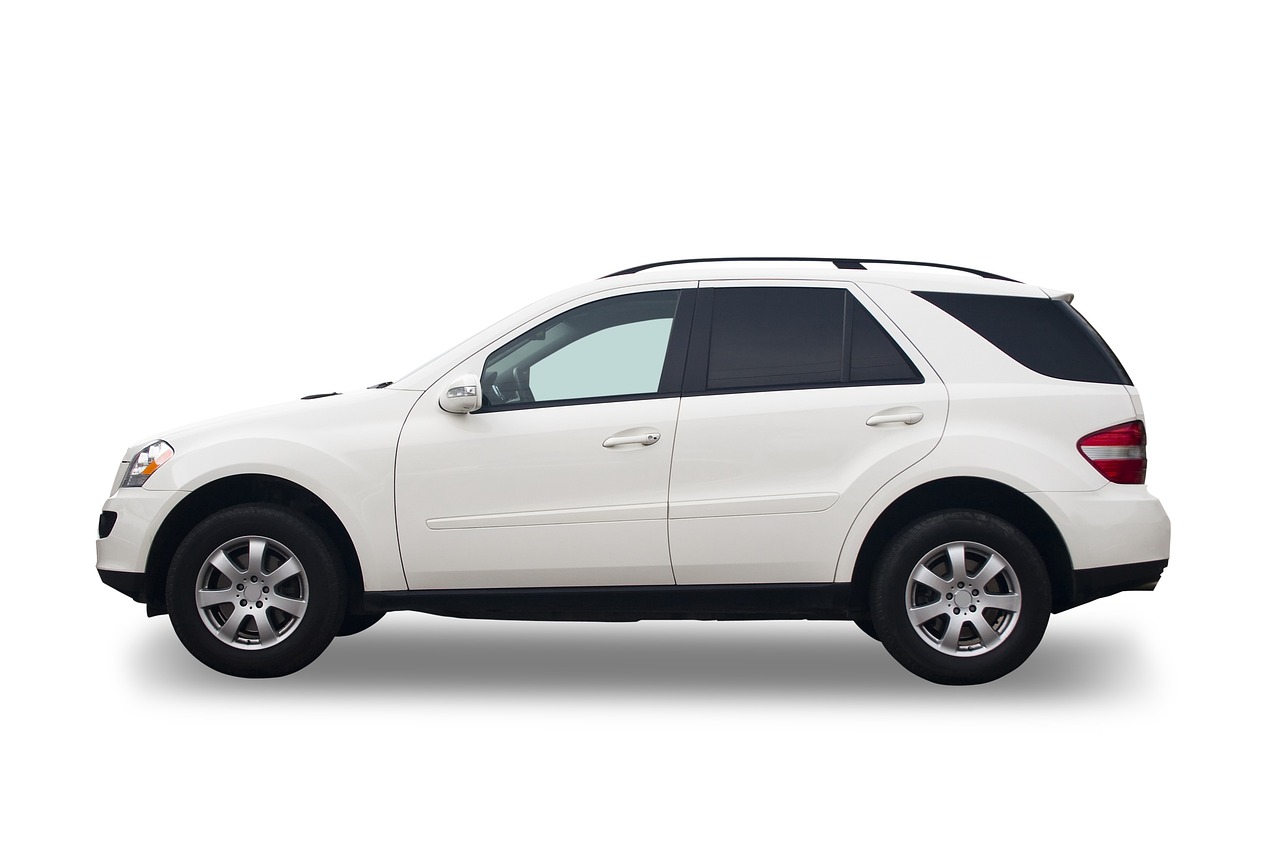 평상처럼 사용할 수 있는 트렁크 SUV