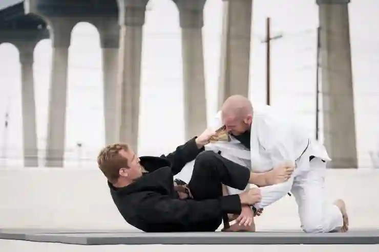 메신저 맞아? SNS로 변해버린 카카오톡, 이용자들 분노 폭발